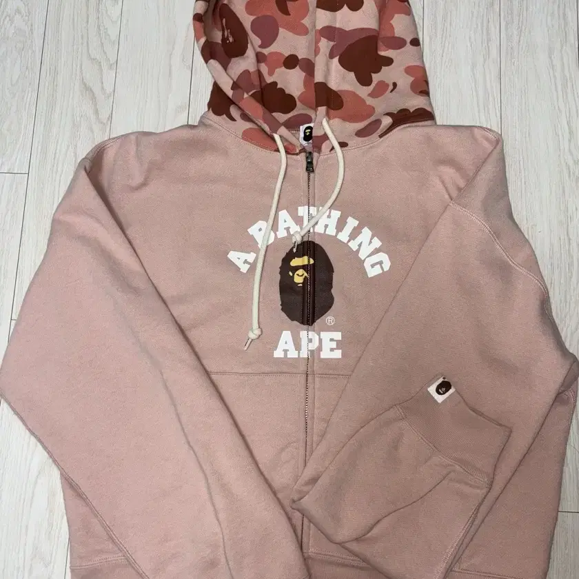 (Bape) 베이프 퍼스트 카모 컬리지 후드집업 핑크 M