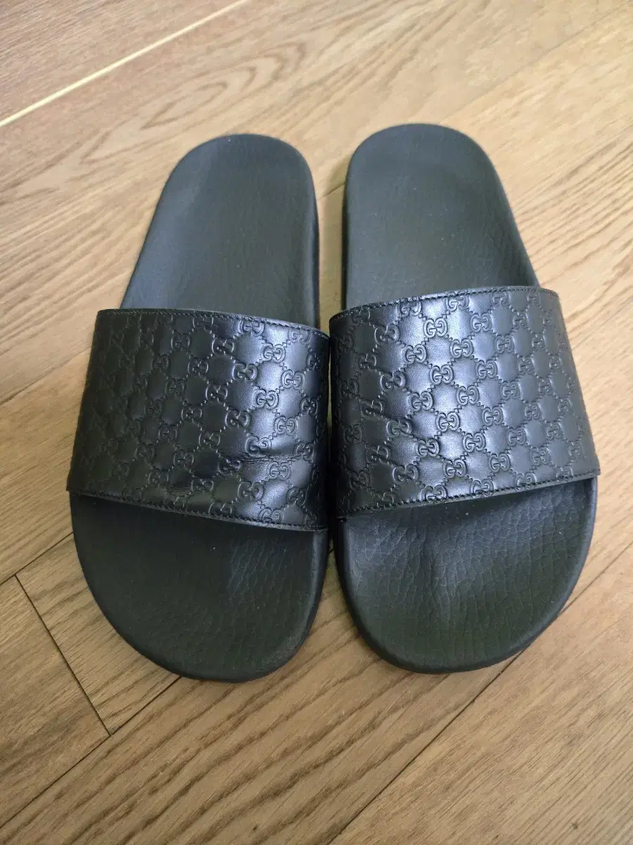 GUCCI SLIPPERS ㅡGenuine 250