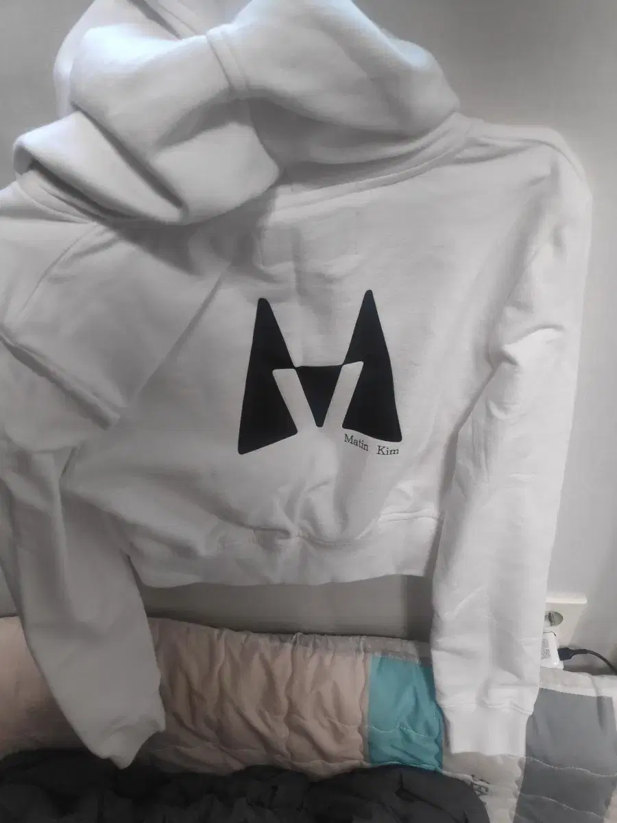 마땡킴[MATIN SYMBOL CROP HOODY -  WHITE]