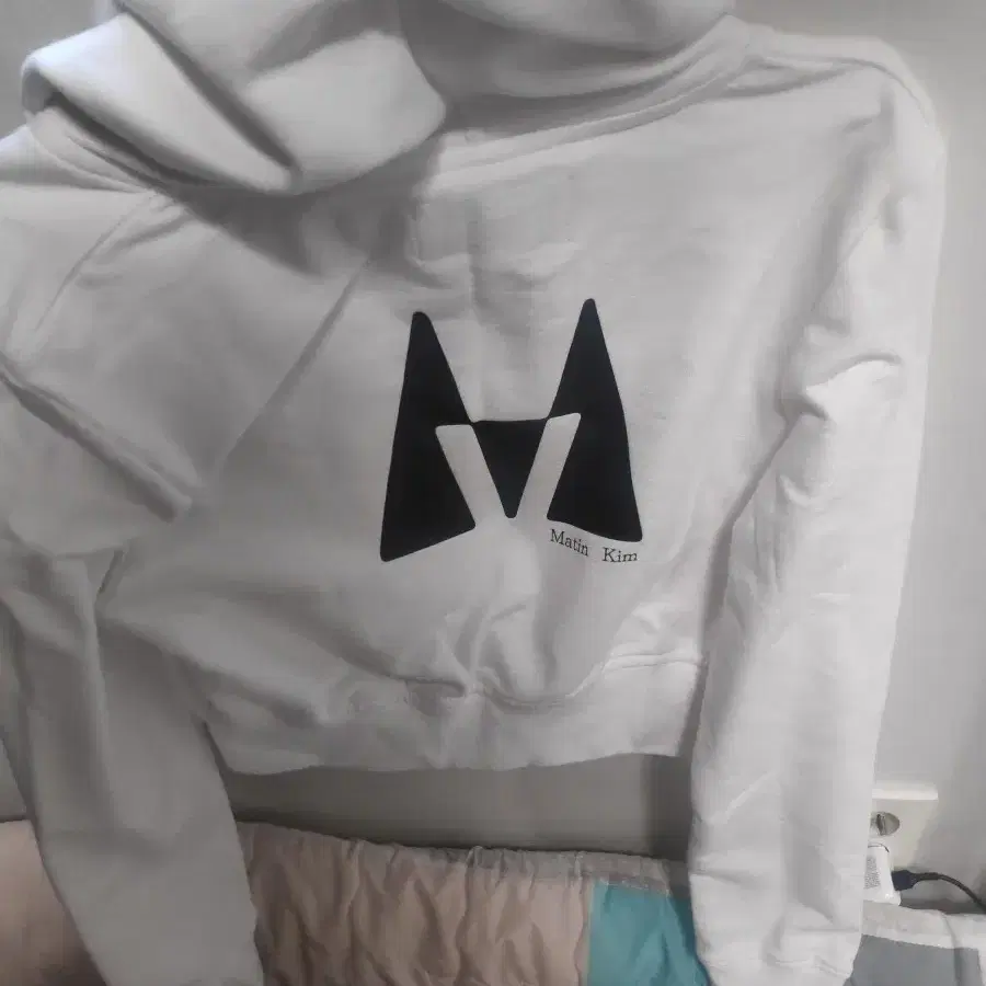 마땡킴[MATIN SYMBOL CROP HOODY -  WHITE]