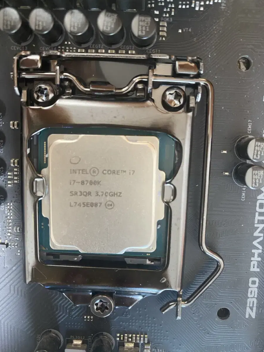 인텔 i7-8700K CPU