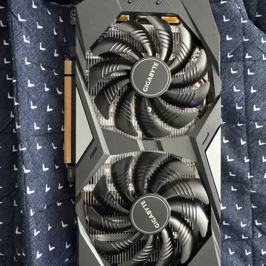 기가바이트 그래픽카드 GTX1660 OC 6GB 팝니다