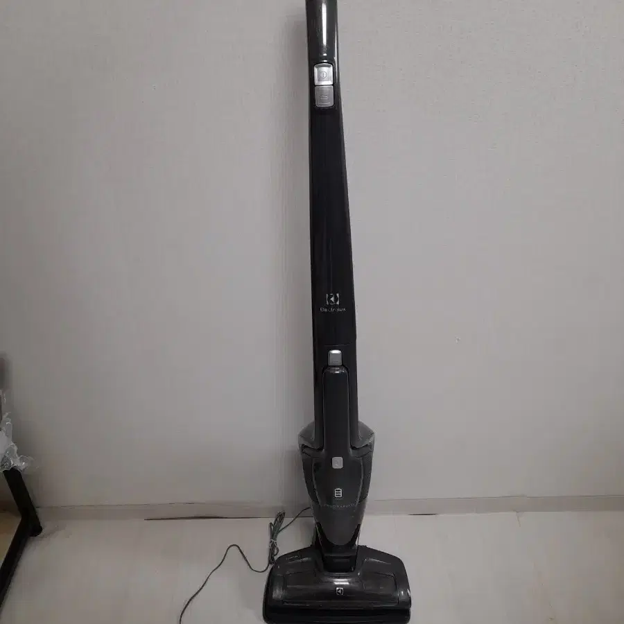 일렉트로룩스 electrolux 무선청소기 ZB3301