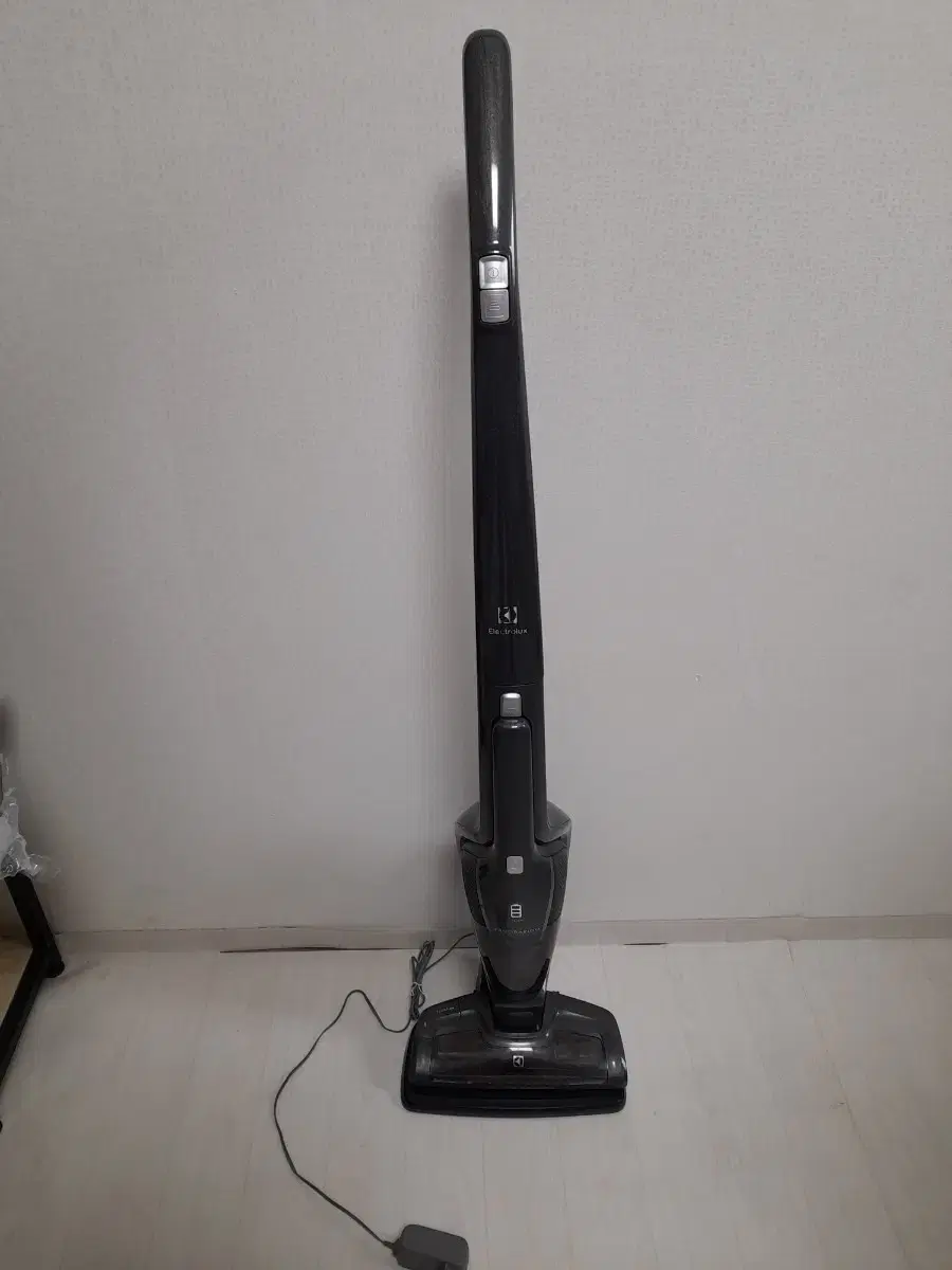 일렉트로룩스 electrolux 무선청소기 ZB3301