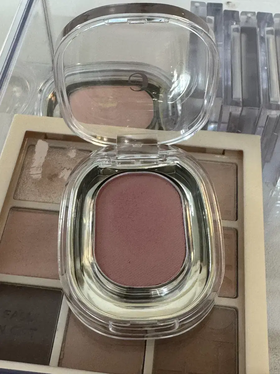 Amelie 244 Vintage Valentine's Day Eyeshadow