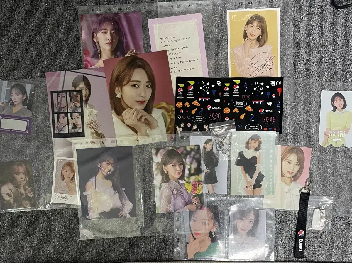 르세라핌 아이즈원 미야와키 사쿠라 바인더 엽서 지류 스트랩 일괄