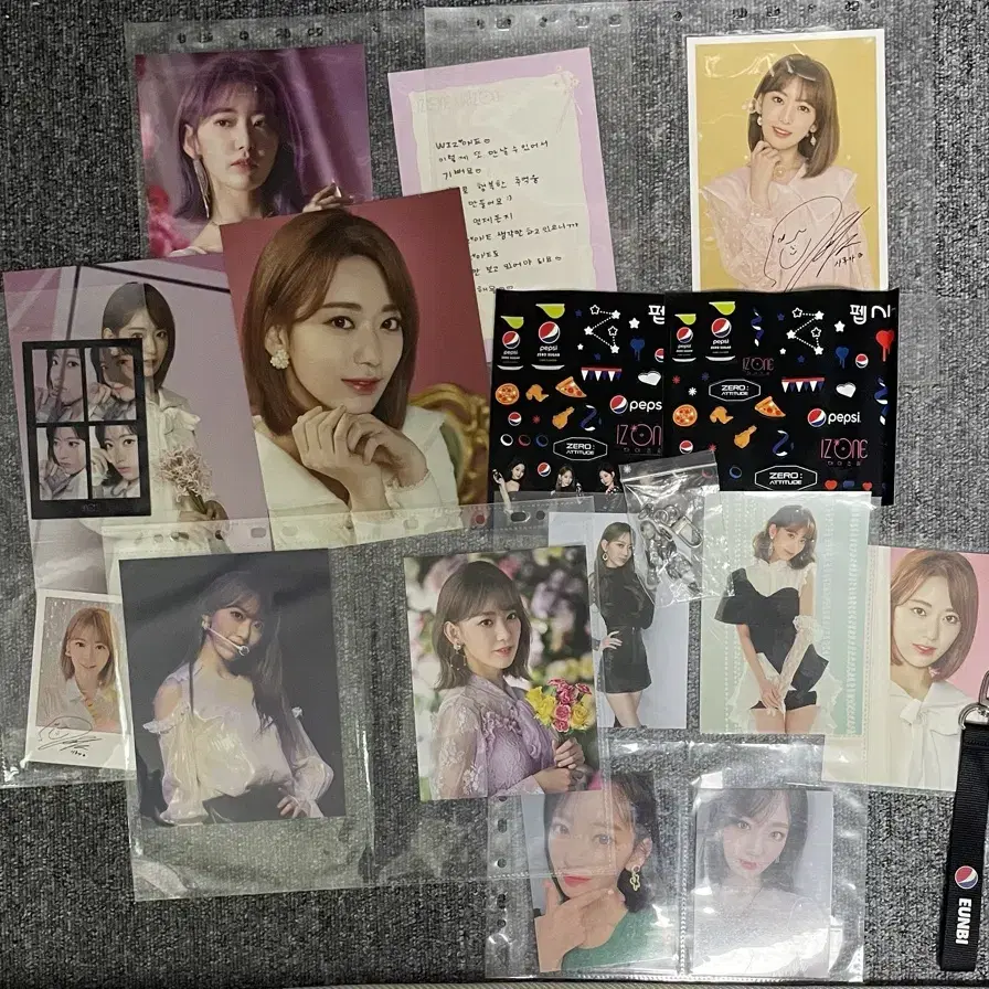 르세라핌 아이즈원 미야와키 사쿠라 바인더 엽서 지류 스트랩 일괄