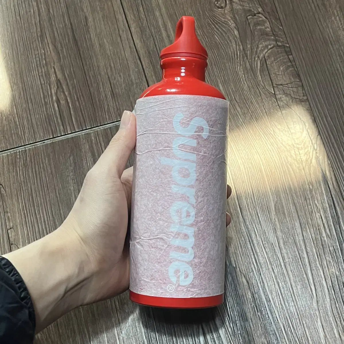 하자, 새상품) supreme X sigg  0.6L 물병