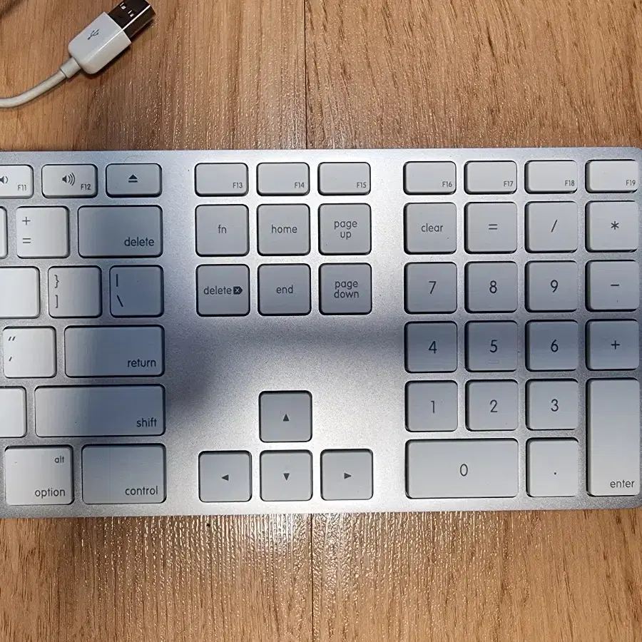 직거래 / APPLE 유선 Keyboard / 상태 굿 / 박스 풀셋트