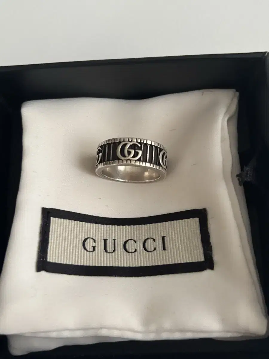 GUCCI MAMMOTH DOUBLE G LOGO RING 12