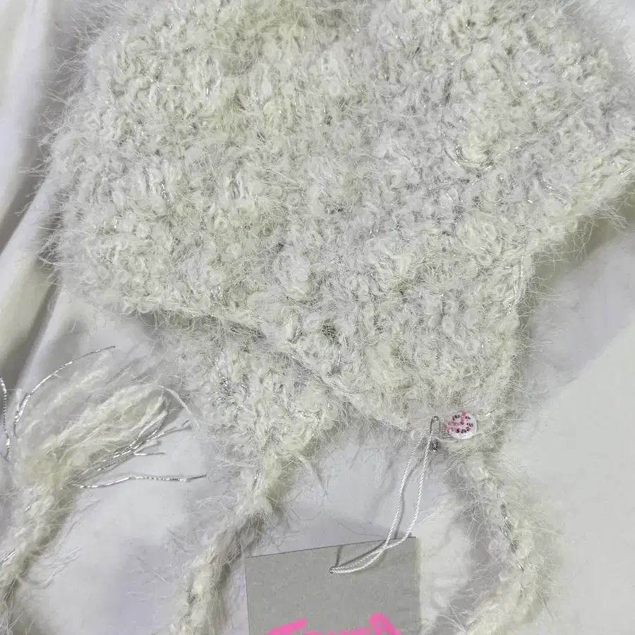 프루타 비니 fruta white snow pompom beanie