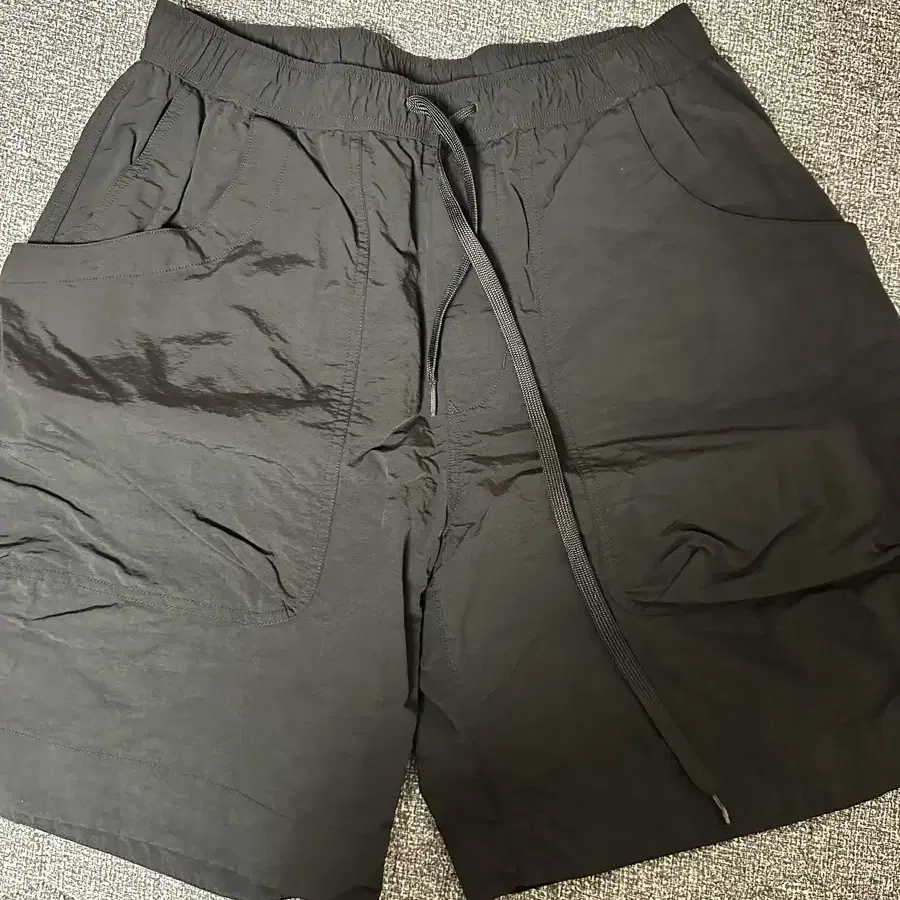 모이프 ROOMY POCKET SHORTS