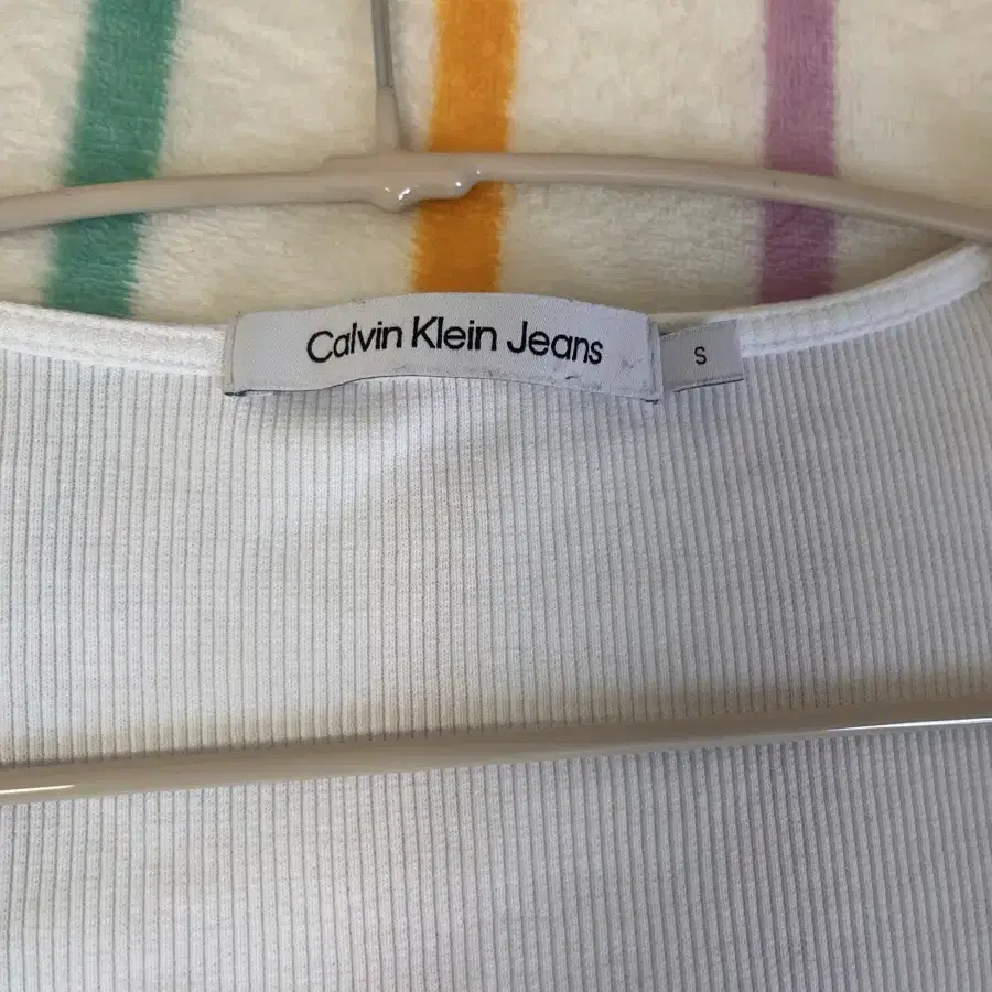 Calvin Klein 크롭 티