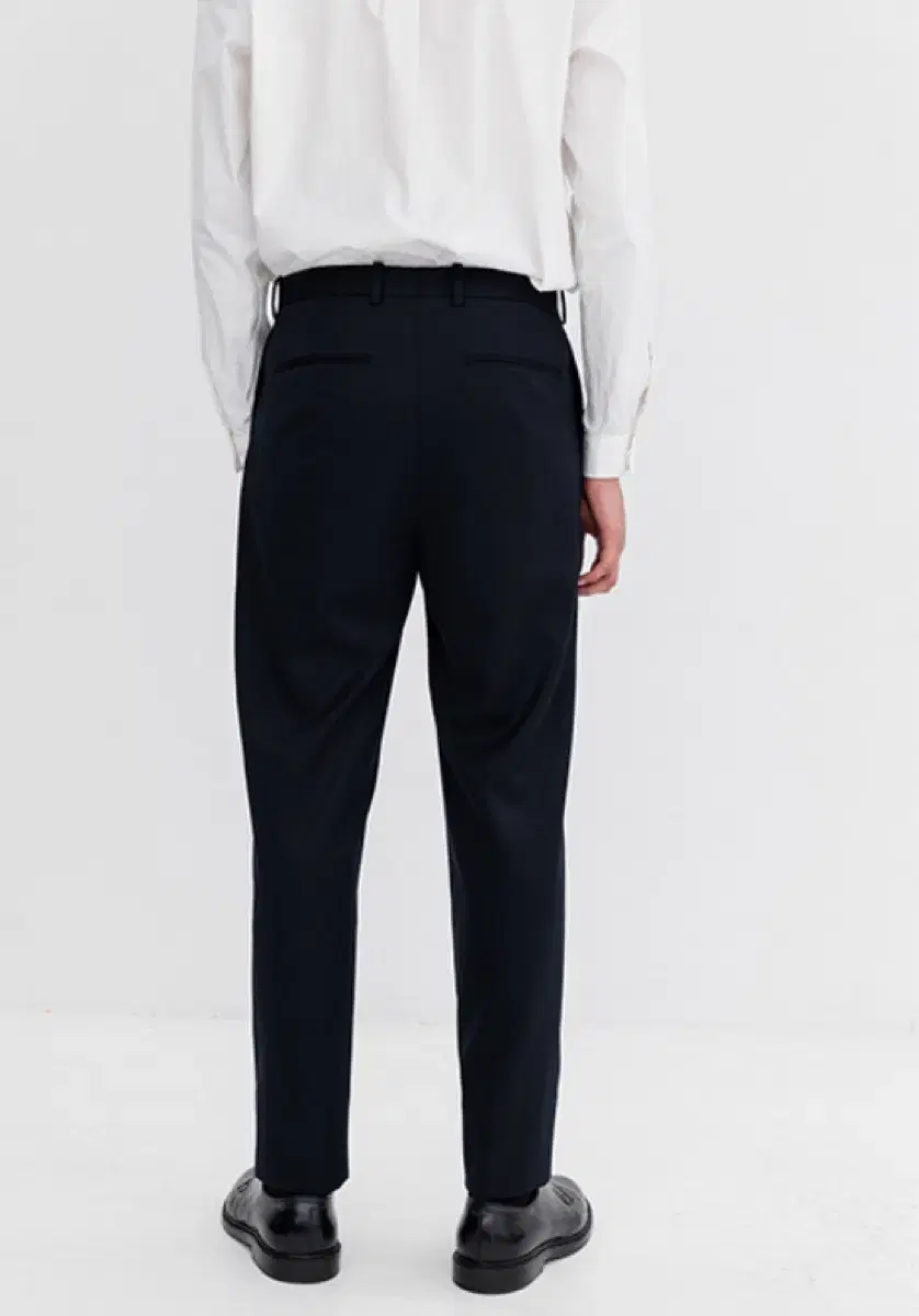 [포터리] Fine Wool One-Pleated Tapered Pant