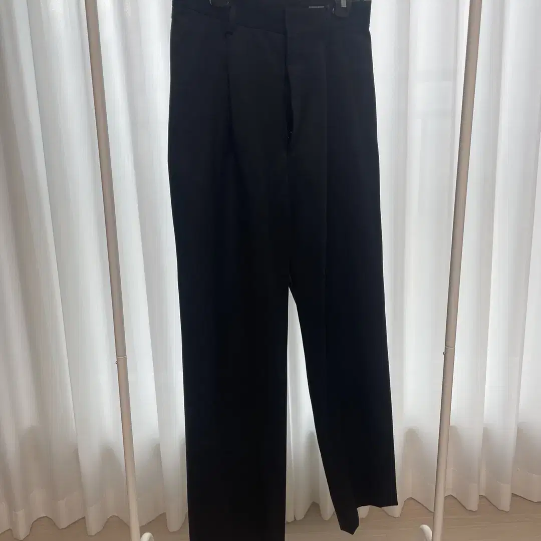 [포터리] Fine Wool One-Pleated Tapered Pant