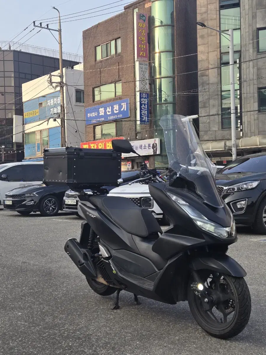 pcx125 / 23년형 / 1만Km / 알탑.안개등 셋팅 팝니다