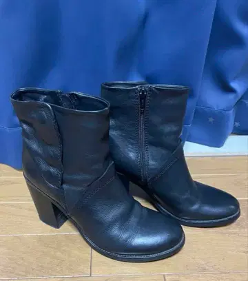 TOSCA BLU 가죽 숏부츠 블랙