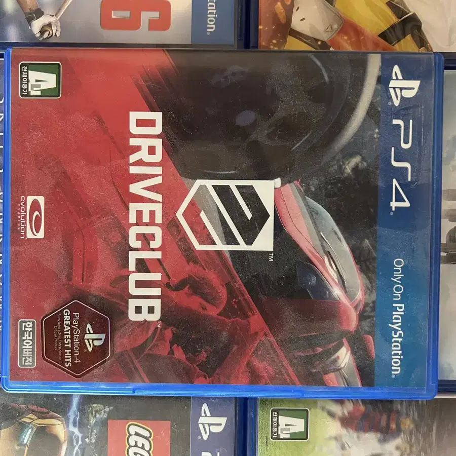 Ps4 본체 + 컨트롤러 1개 + CD 7장