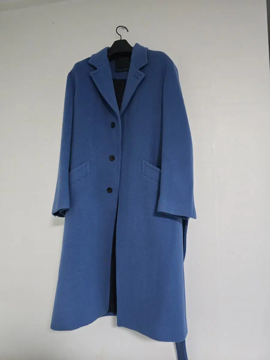 I'm selling a cheap T.I.P. man coat