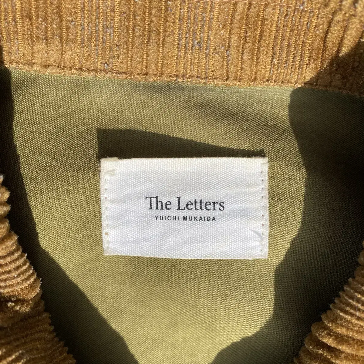 (M) The letters 헌팅 자켓