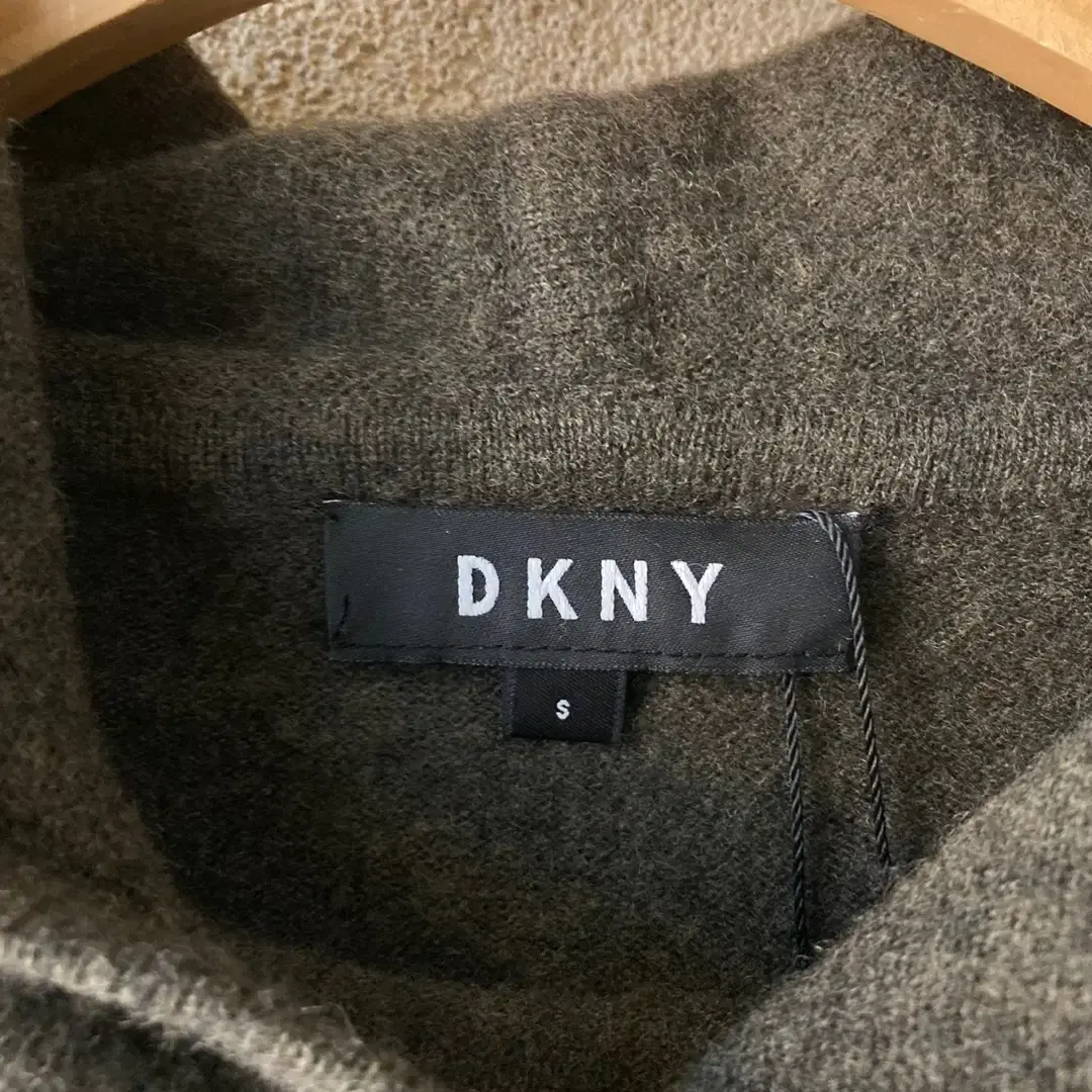 DKNY 캐시미어 니트 후드