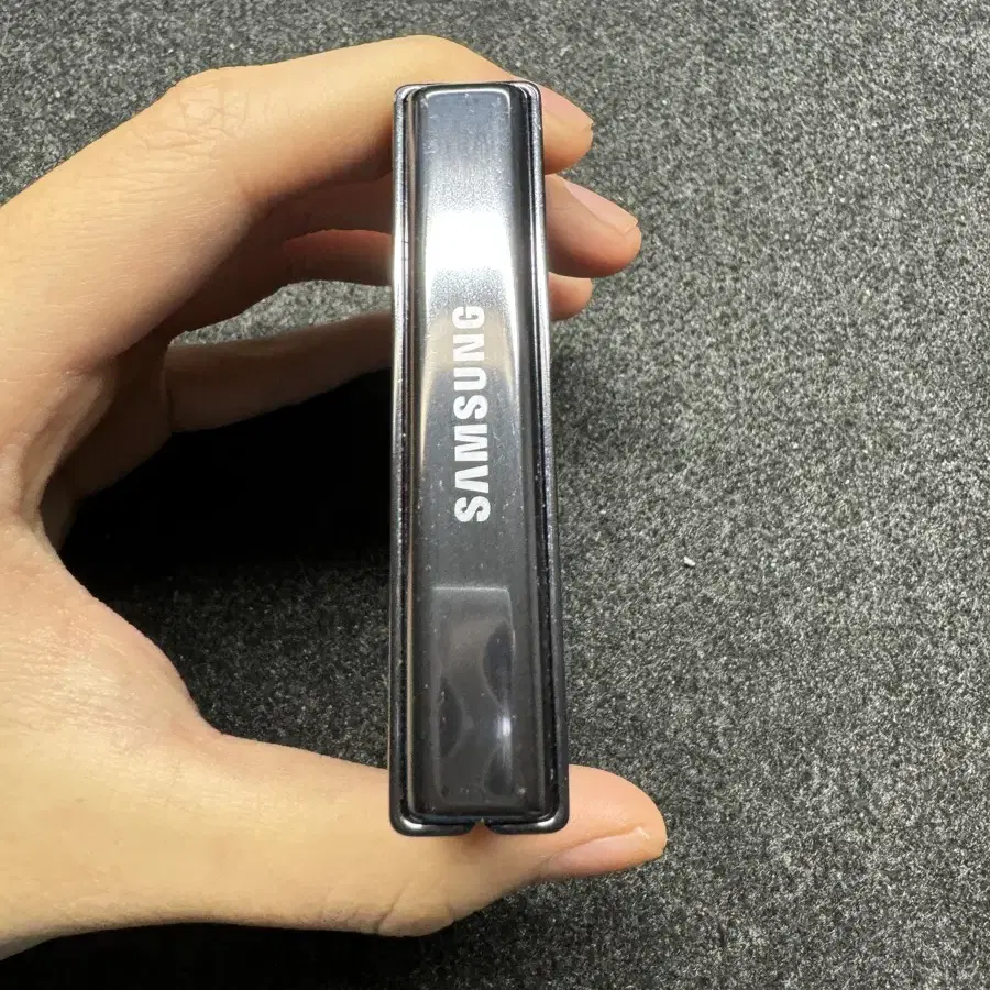 갤럭시 z플립5 256GB 그라파이트 판매 합니다