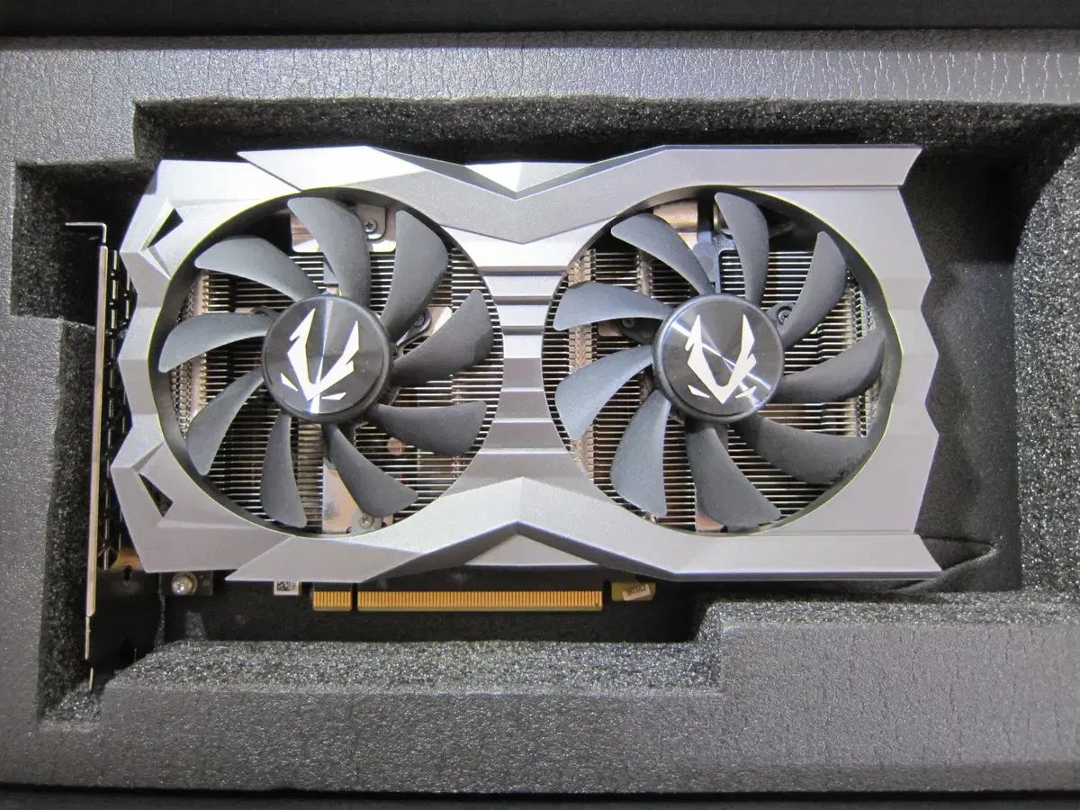 ZOTAC GAMING GTX 1660 SUPER AMP D6 6GB