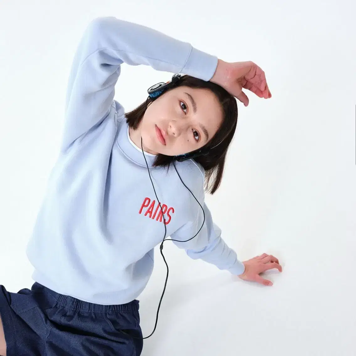 페얼스 맨투맨 PAIRS MARKER SWEATSHIRT SKY BLUE