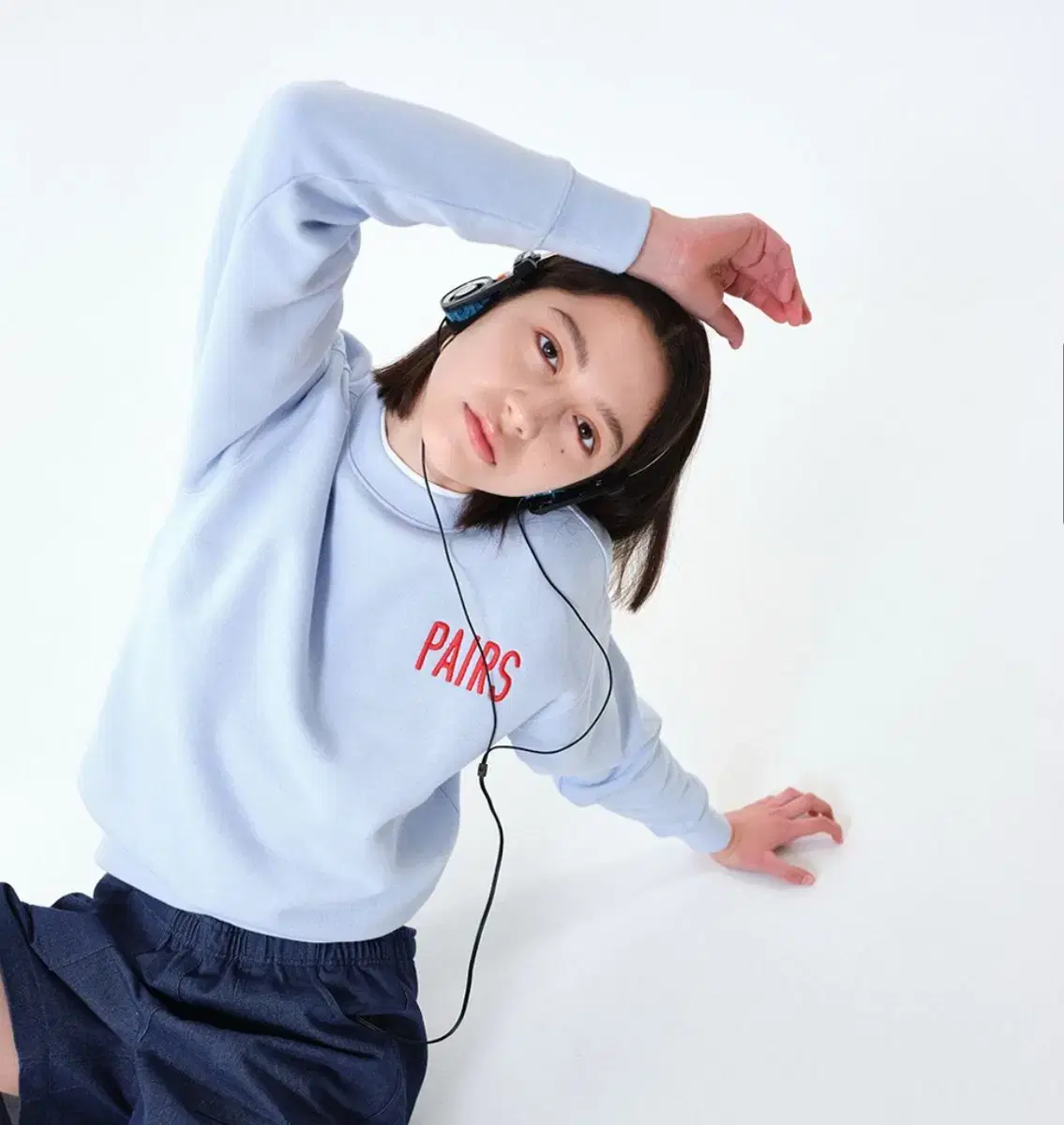 페얼스 맨투맨 PAIRS MARKER SWEATSHIRT SKY BLUE