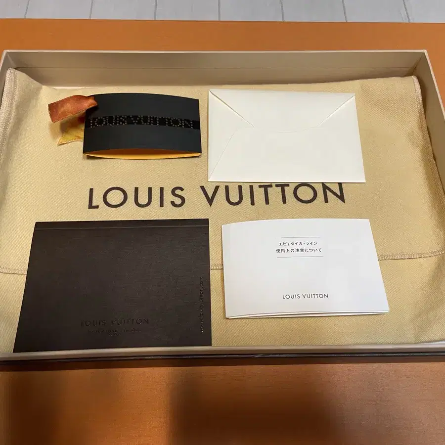 [LOUIS VUITTON]루이비통 케이스 박스(더스트등 포함) 판매