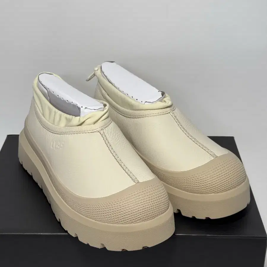 어그 UGG 클래식 숏 웨더 하이브리드 화이트페퍼 260mm