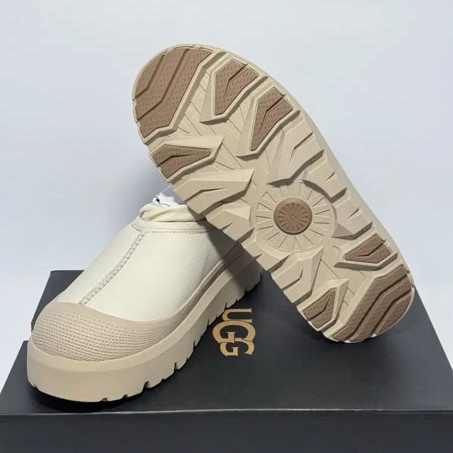 어그 UGG 클래식 숏 웨더 하이브리드 화이트페퍼 260mm