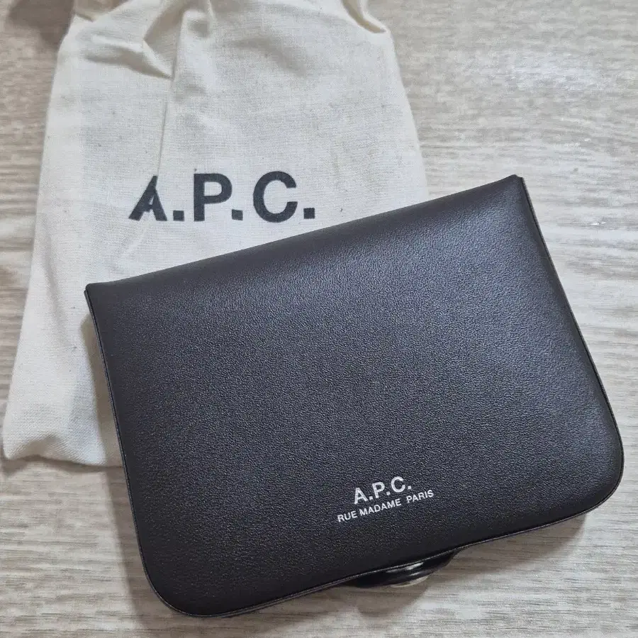 A.P.C. 조쉬 카드지갑 다크브라운