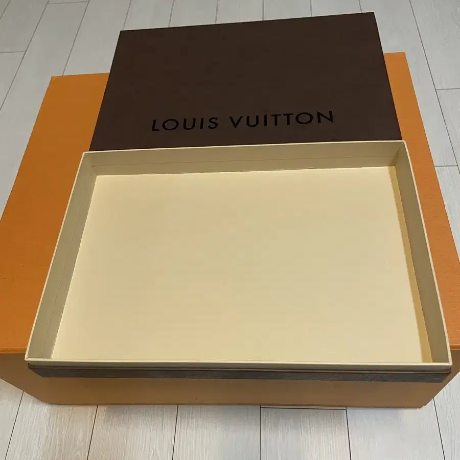 [LOUIS VUITTON]루이비통 케이스 박스 판매합니다