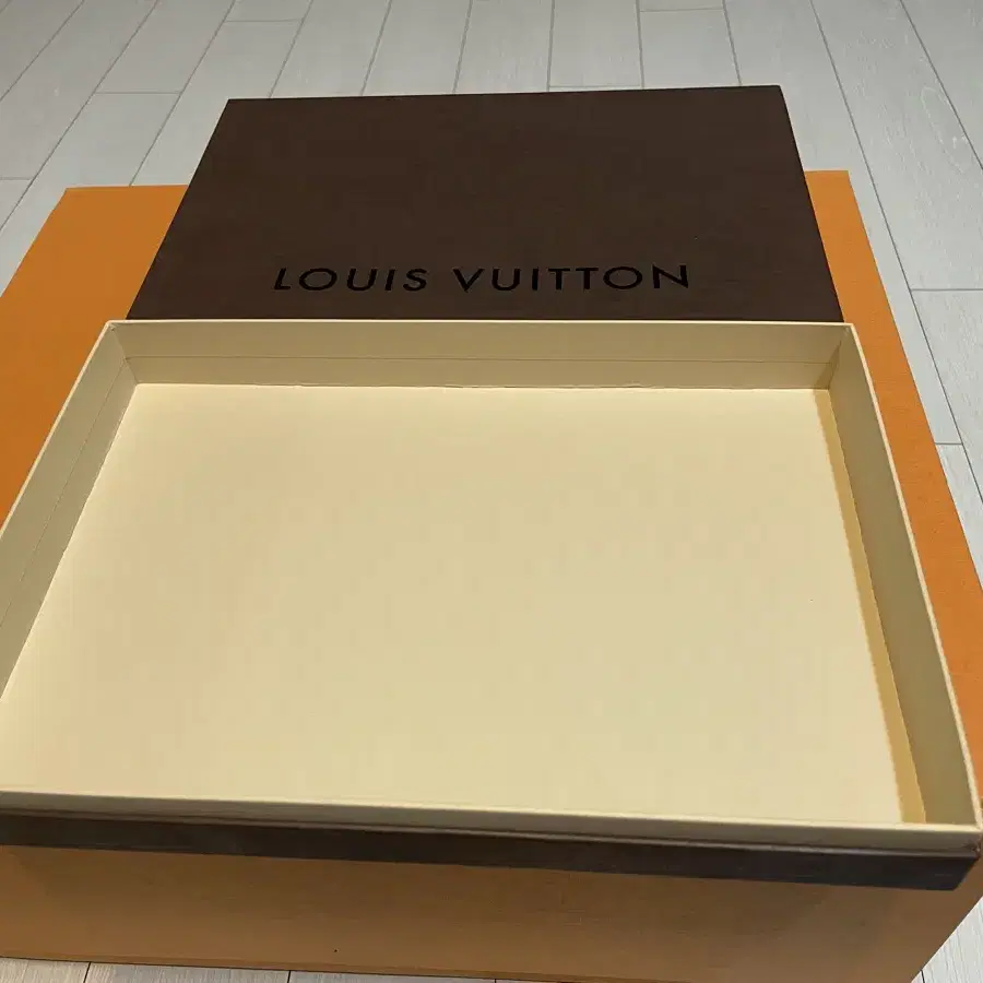 [LOUIS VUITTON]루이비통 케이스 박스 판매합니다