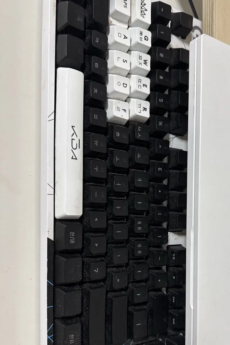 로지텍 G PRO K/DA Gaming Keyboard