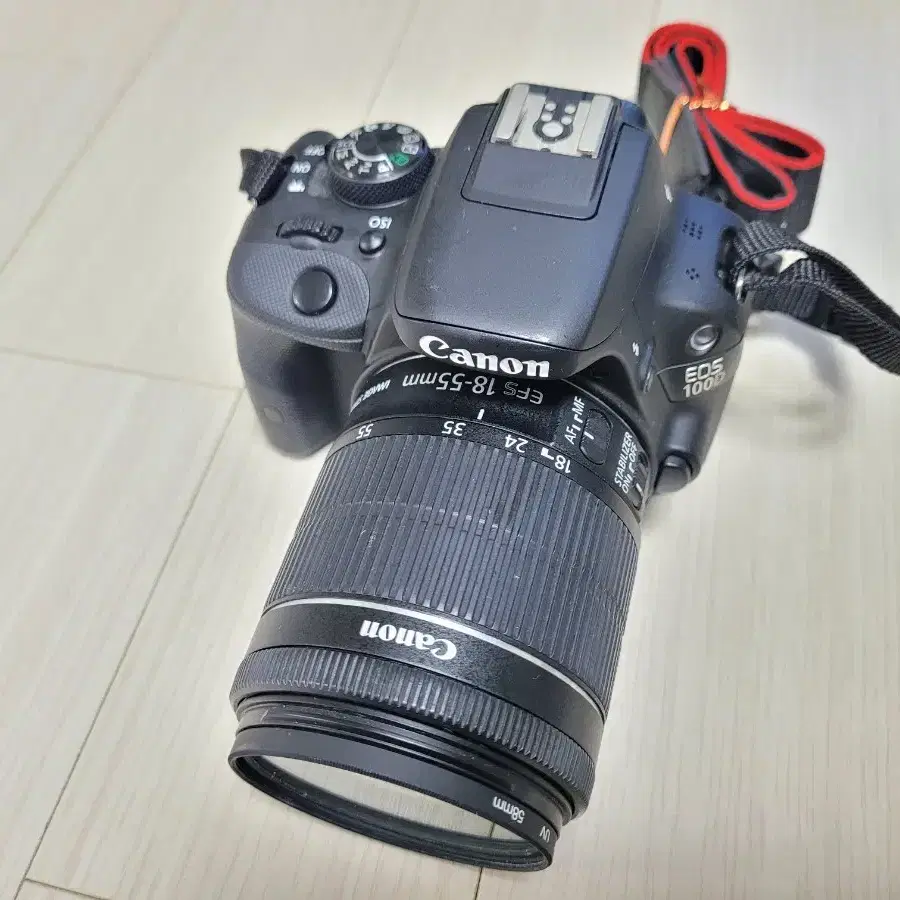 깔끔한 캐논 카메라 EOS 100D 와 18-55 STM 렌즈