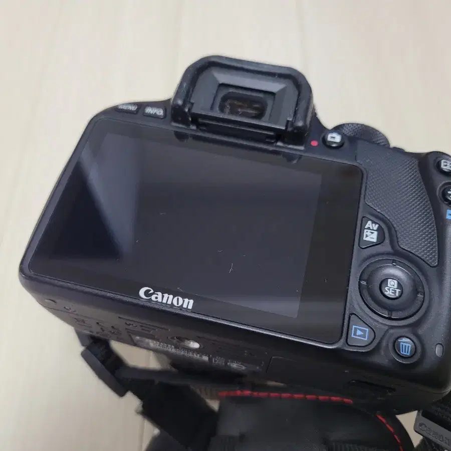 깔끔한 캐논 카메라 EOS 100D 와 18-55 STM 렌즈