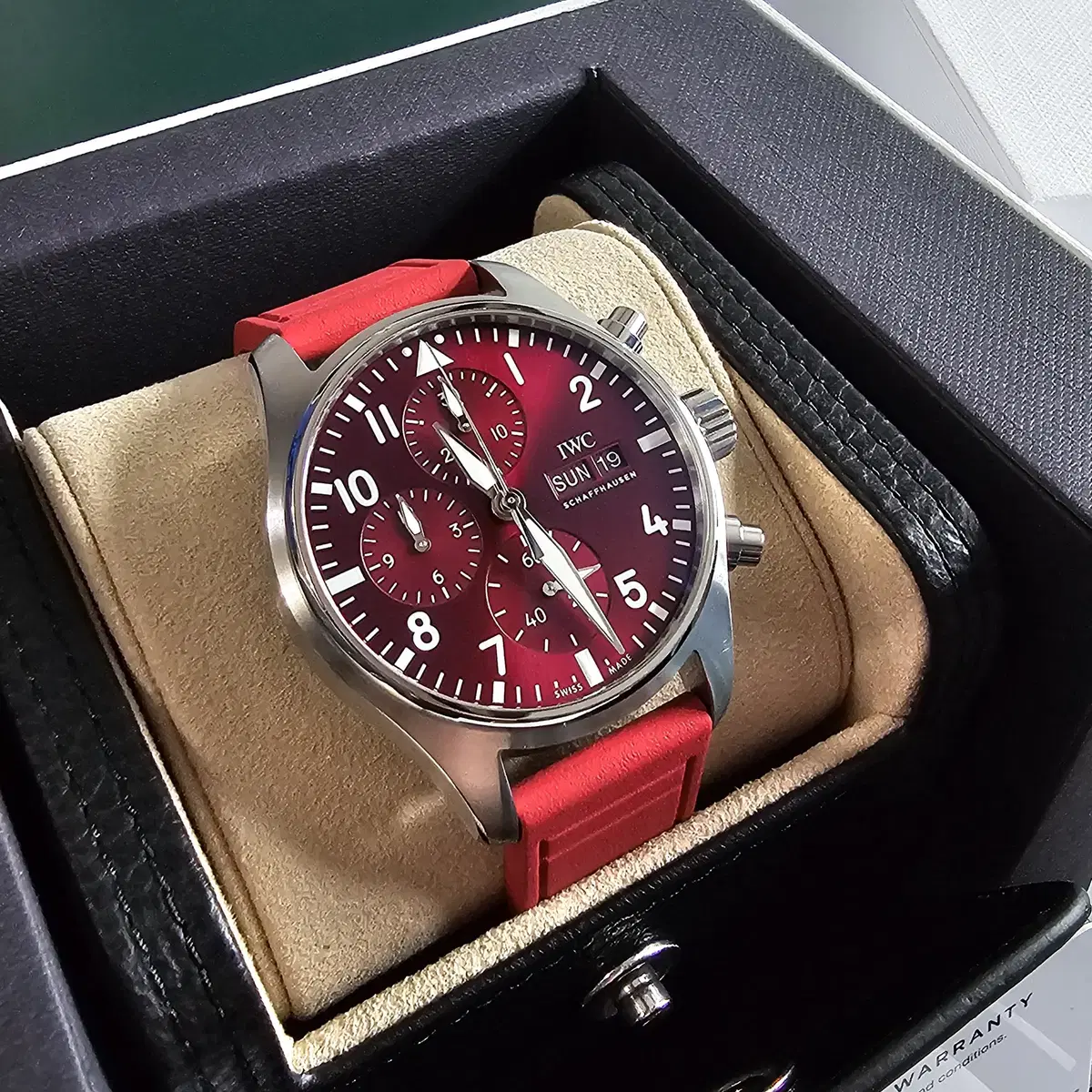 IWC 파일럿 크로노그래프 41mm 한정판 레드 다이얼 판매합니다