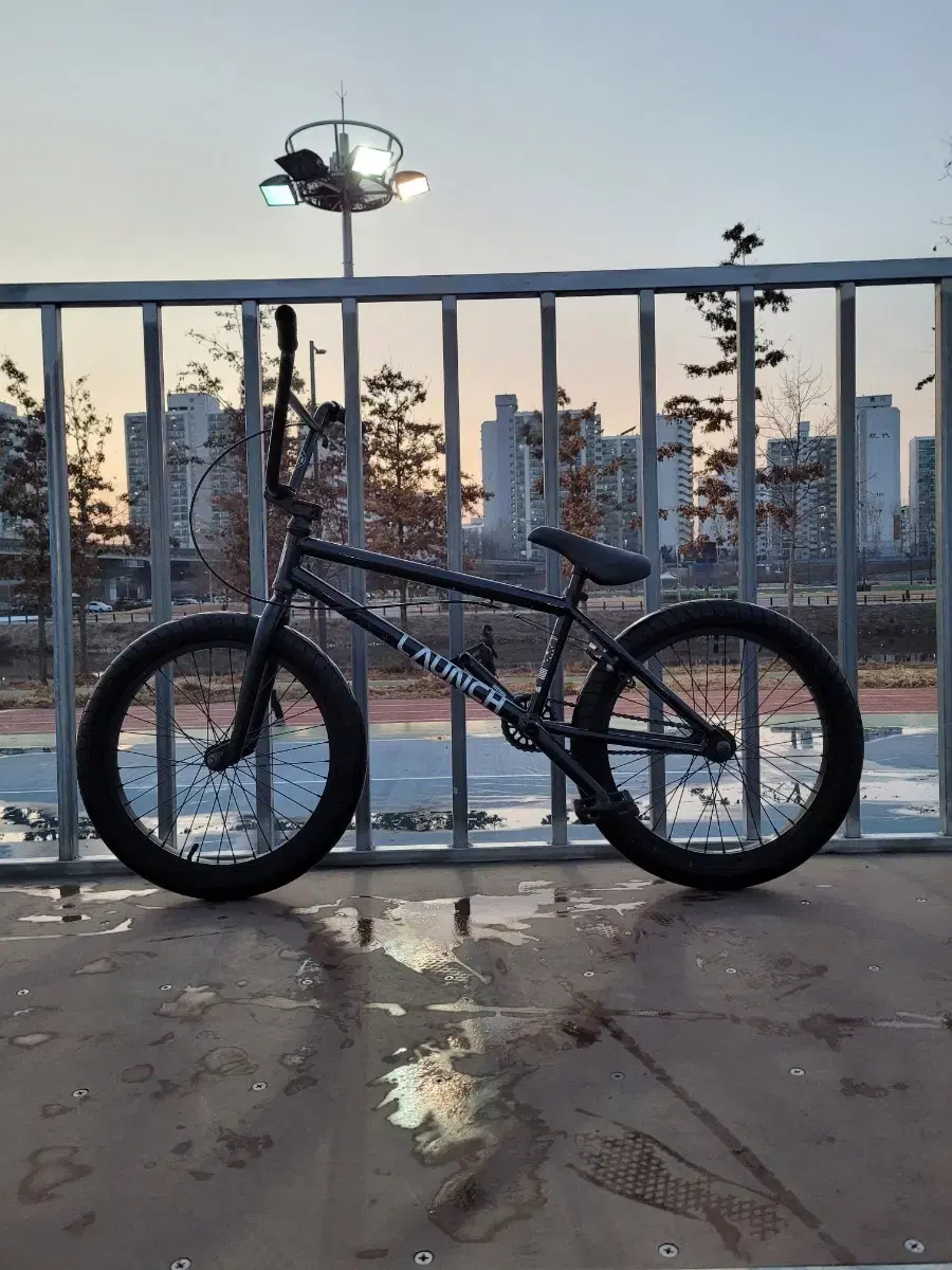 22년식 킨크런치 bmx 급처 판매합니다.