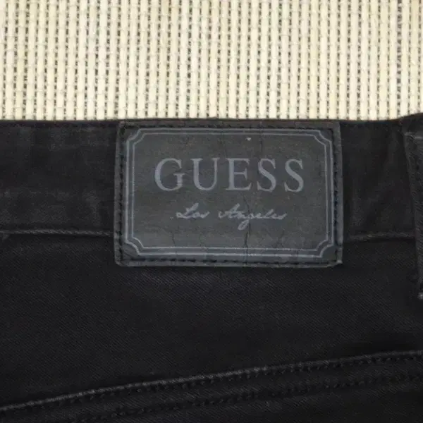 (31in) 게스 GUESS 남성 블랙 데님팬츠