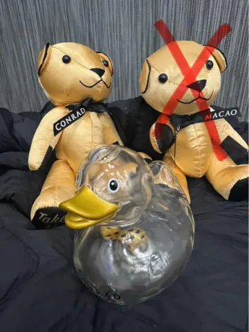마카오 한정판 콘래드 베어와 콘래드 오리