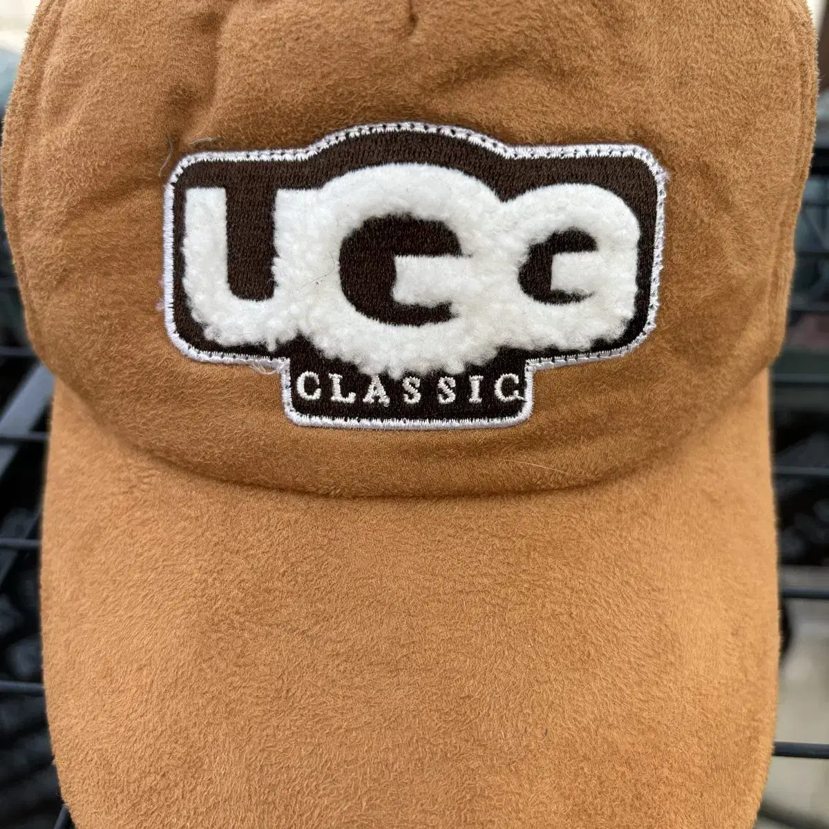 UGG Clasic 어그 클래식 베이지 스웨이드 볼캡