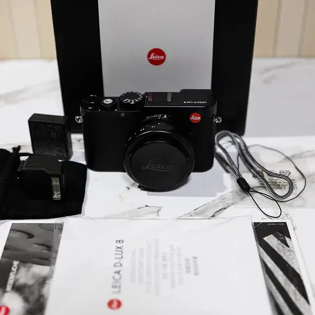 라이카 LEICA D-LUX 8 카메라 팝니다.