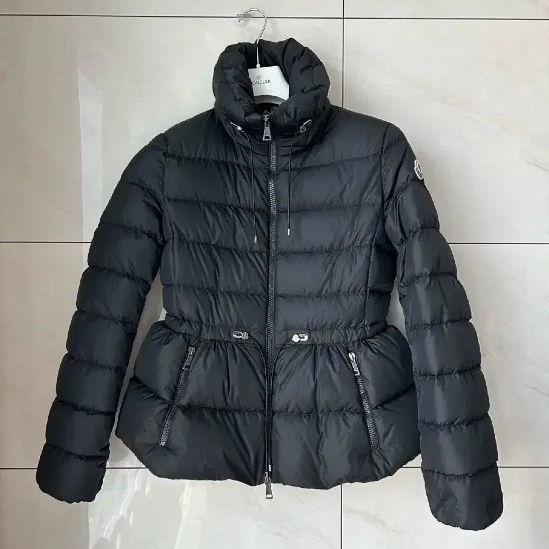 정품 몽클레어 여성숏패딩 마르케 1 사이즈. moncler.몽클레어패딩