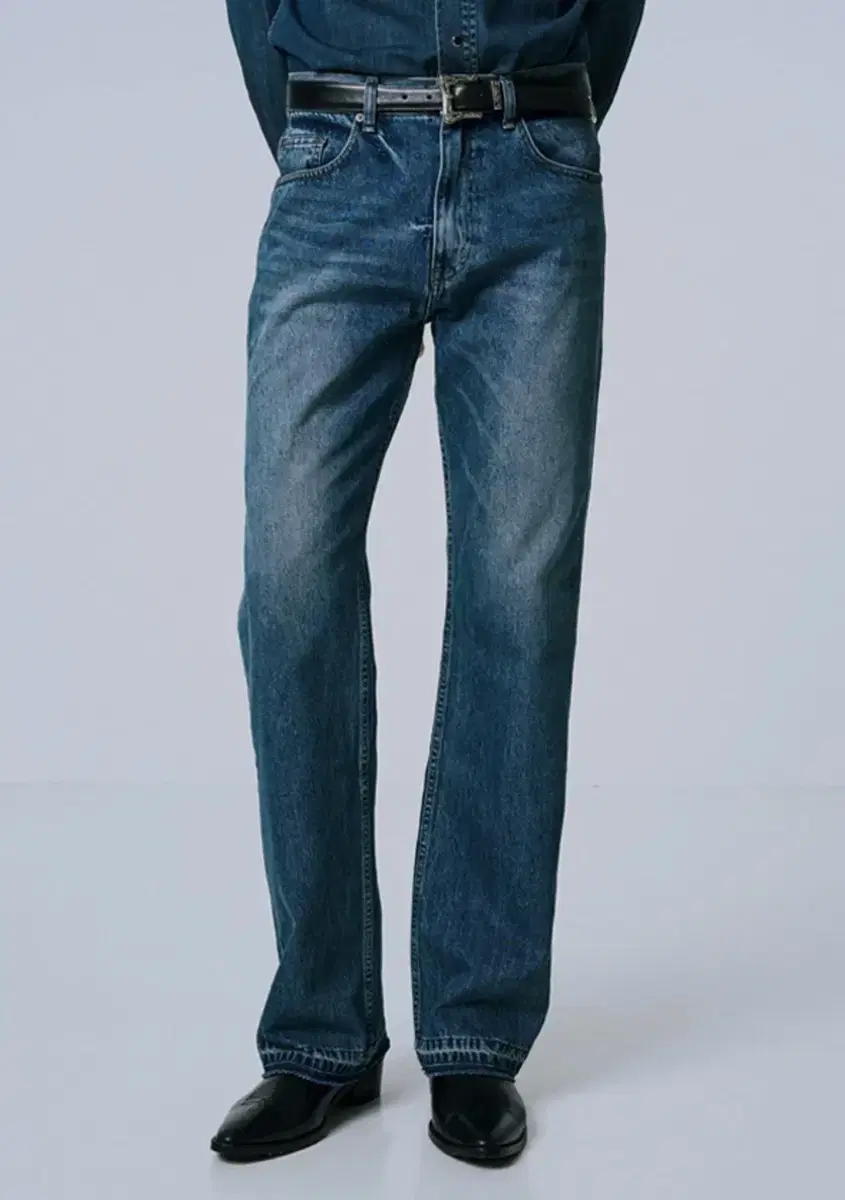 세비지 Straight Fit Denim Jeans - Mid Blue