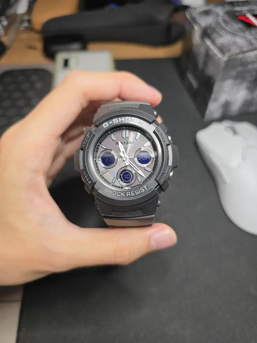 카시오 g-shock awg-m100