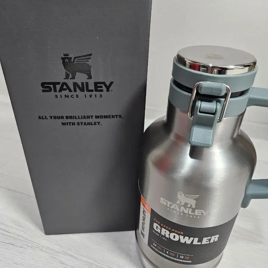 새제품)STANLEY 그로울러 1.9L