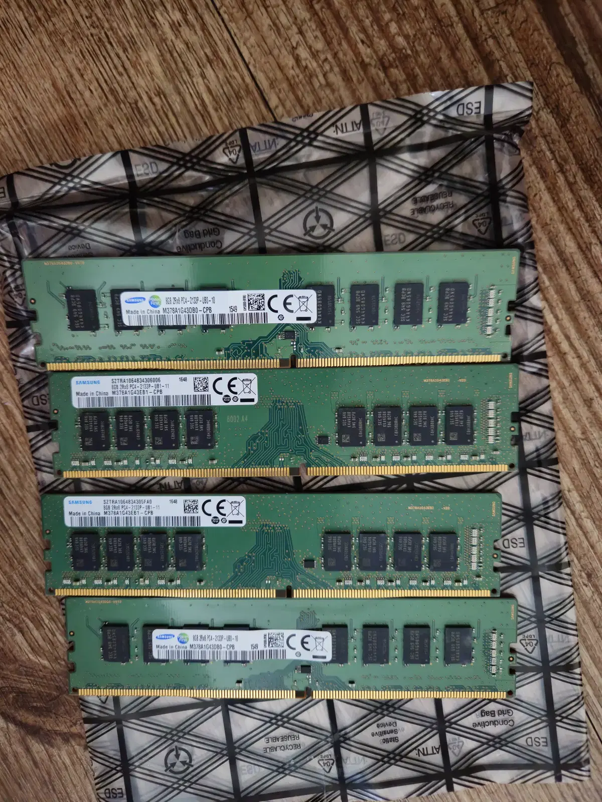 삼성 DDR4 - 8gb 4장 판매합니다 32gb