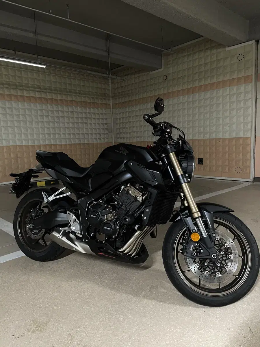 혼다 cb650r 22년식 판매합니다